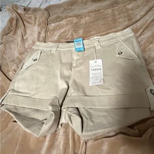 Torrid Women's 3.5 MILITARY SHORT: STONE Cargo Shorts 18 NWT